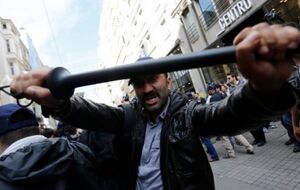 Стамбул: Полиция жестоко разогнала митинг в годовщину протестов на Таксиме. Фоторепортаж