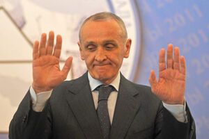 Александр Анкваб ушел в отставку под давлением оппозиции