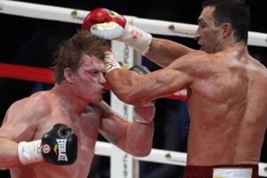 В 2013 году Владимир Кличко нанес Александру Поветкину первое поражение в карьере