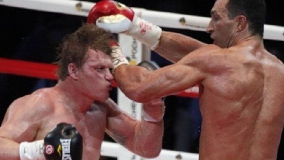 В 2013 году Владимир Кличко нанес Александру Поветкину первое поражение в карьере