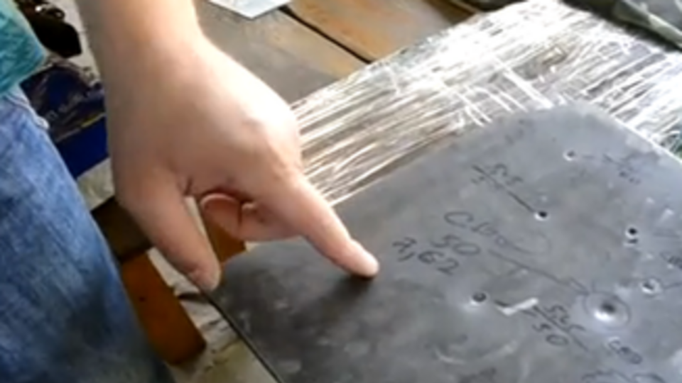 На пластинах были испробованы разные виды оружия: от автоматов до снайперских винтовок