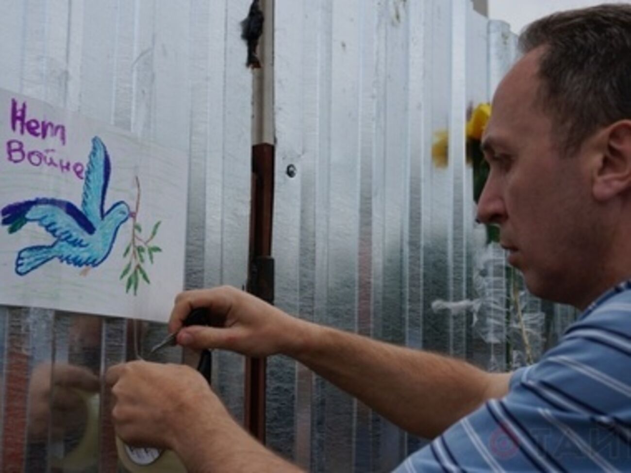 В детских конкурсах рисунков участвовали взрослые