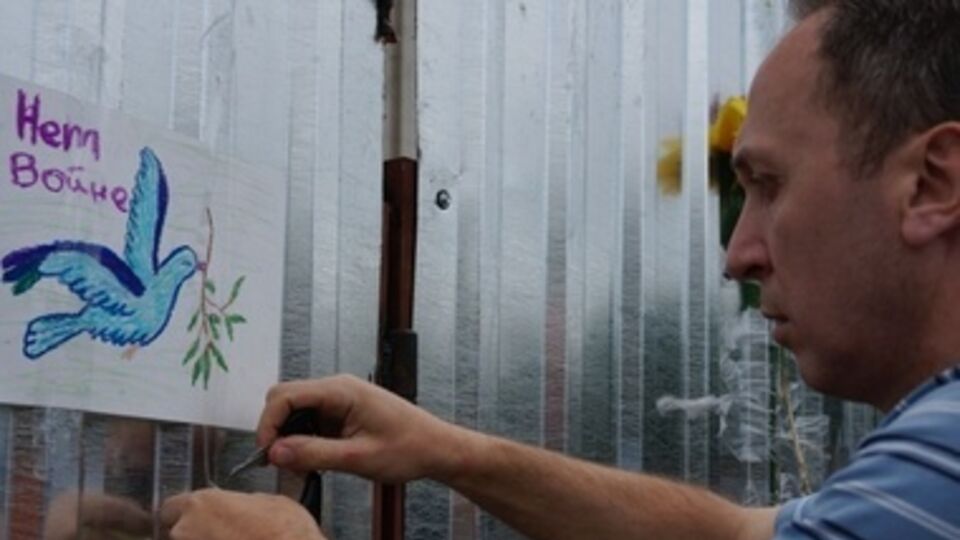 В детских конкурсах рисунков участвовали взрослые