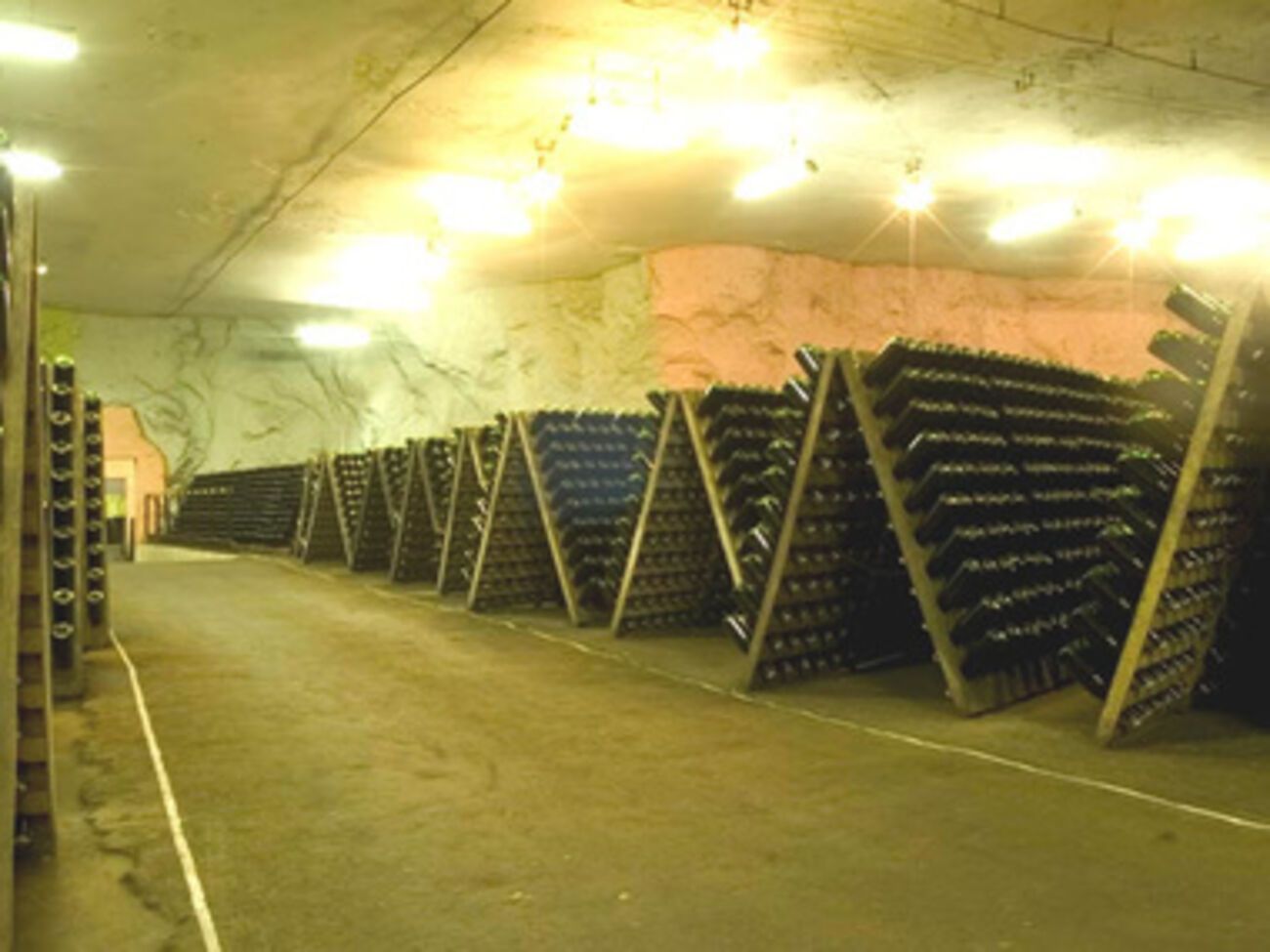 Взрывотехники искали на заводе взрывчатку