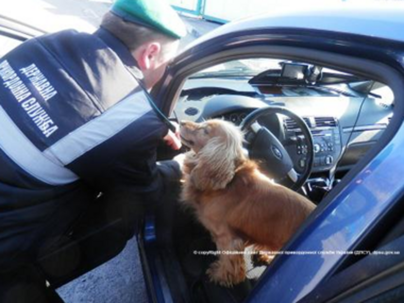 В багаже пограничники обнаружили документы с печатью центрального архива Минобороны РФ для служебного пользования