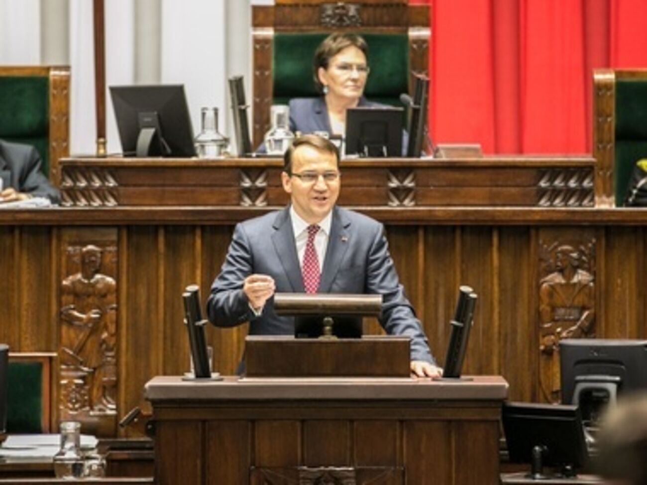 Сикорский выступает за мирное разрешение конфликта в Украине