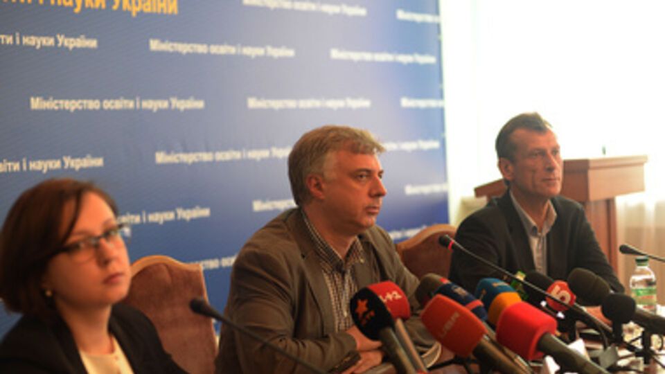 В Минобразования решили отказаться от учебников Табачника