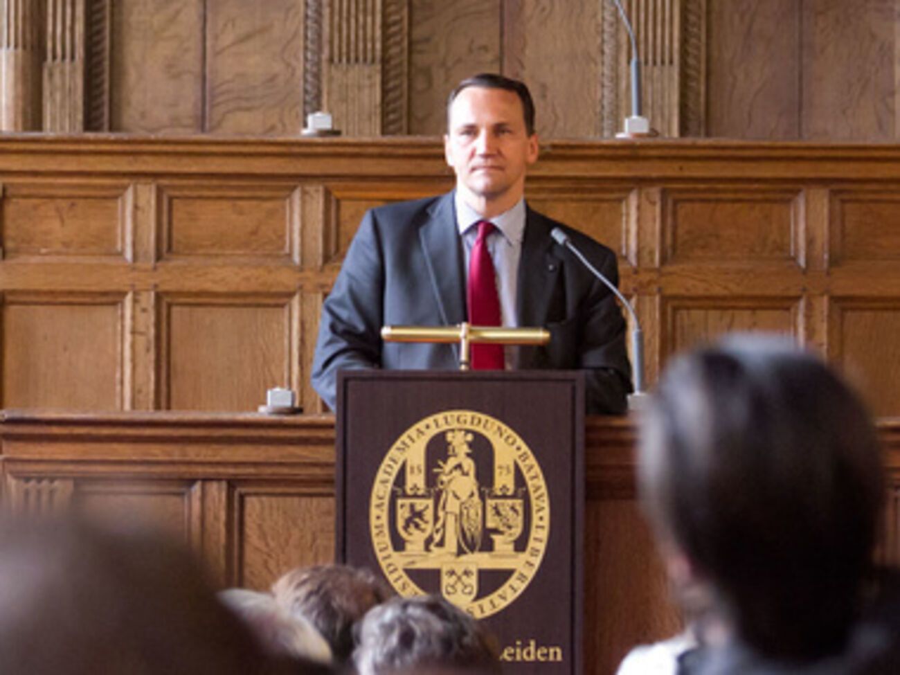 Радослав Сикорский заявил, что Украина пока не станет членом НАТО