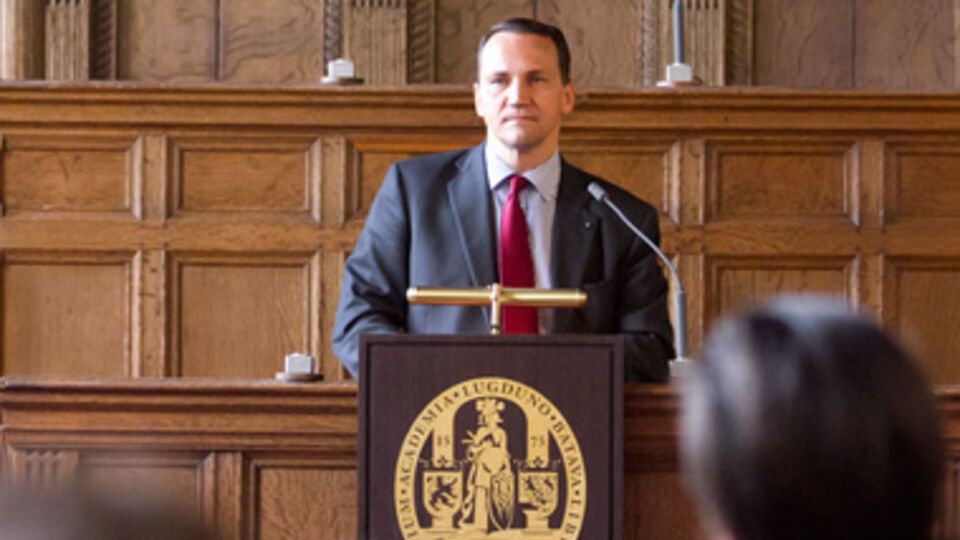 Радослав Сикорский заявил, что Украина пока не станет членом НАТО