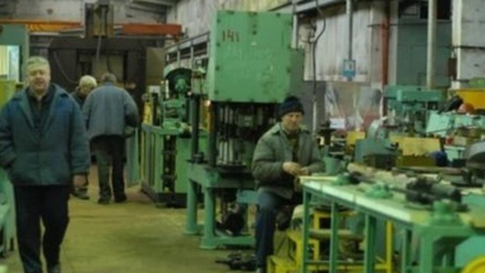 Сотрудники заявили, что возгорание произошло в неэксплуатируемом здании и опасности взрывов нет