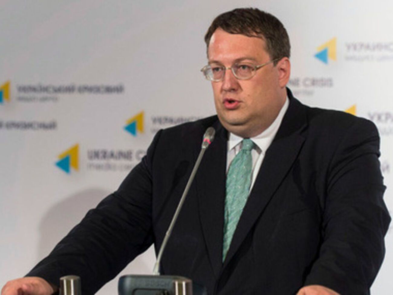 Антон Геращенко заявил, что минировать границу опасно