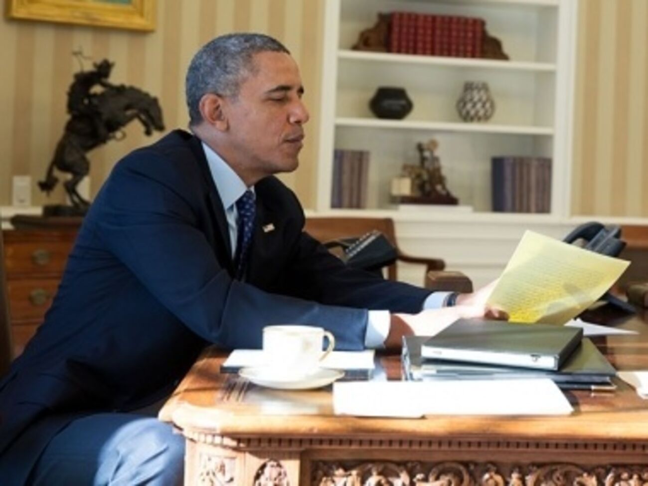 Барак Обама продлил на год действие санкций против Беларуси