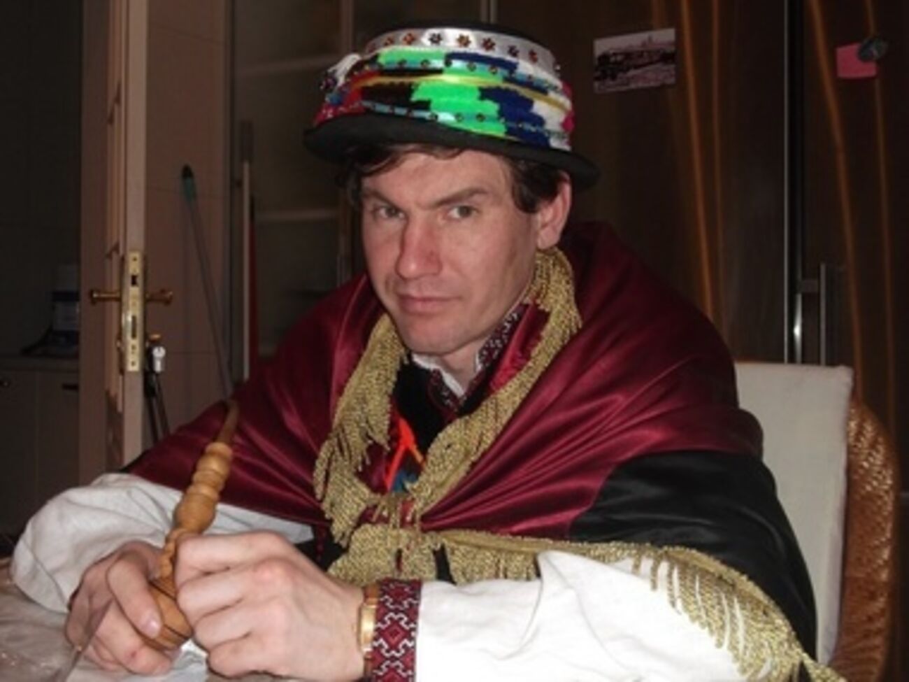 Петро Олийнык: Первые недели по три часа спал, и то днем, потому что ночью непонятные люди в "Межигорье" приходили &ndash; воровали, ломали, картины из рамок вырезали