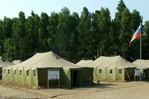 По словам "губеранатора" Севастополя, беженцев в городе столько, что для них уже требуется палаточный лагерь.