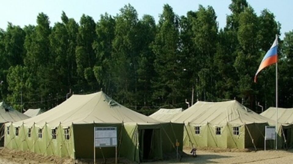 По словам "губеранатора" Севастополя, беженцев в городе столько, что для них уже требуется палаточный лагерь.