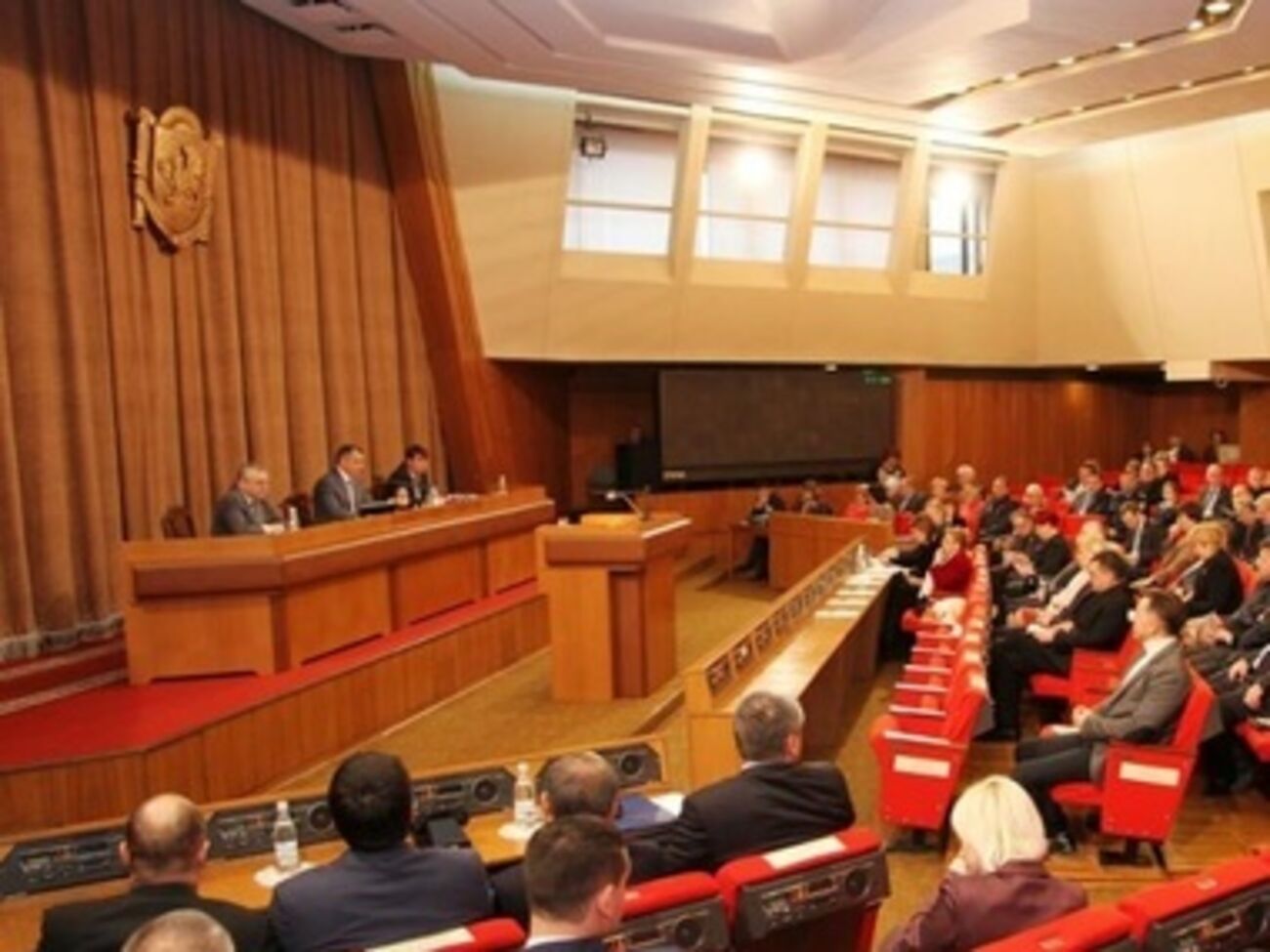 Сегодня "Госсовет" Крыма провел внеочередное пленарное заседание
