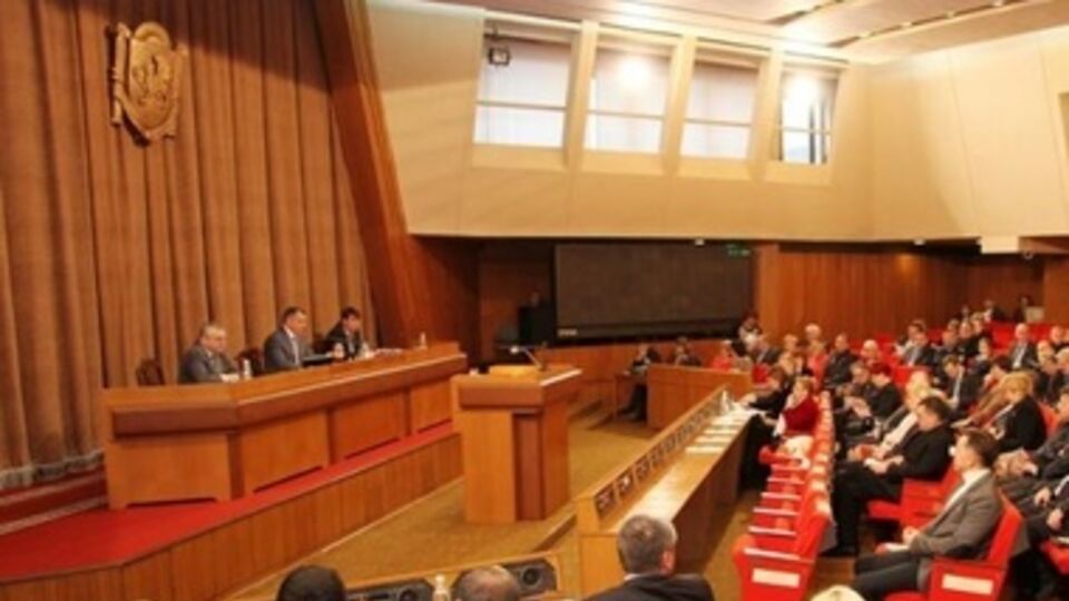 Сегодня "Госсовет" Крыма провел внеочередное пленарное заседание