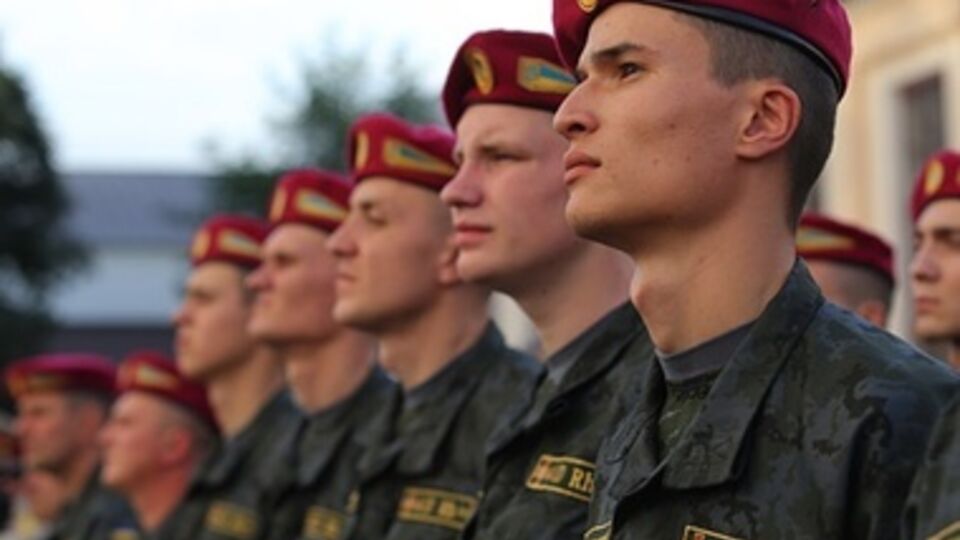 В зоне боевых действий нет солдат-срочников