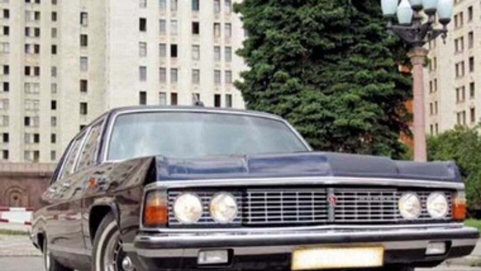 В правительственном автопарке есть три лимузина "Чайка"