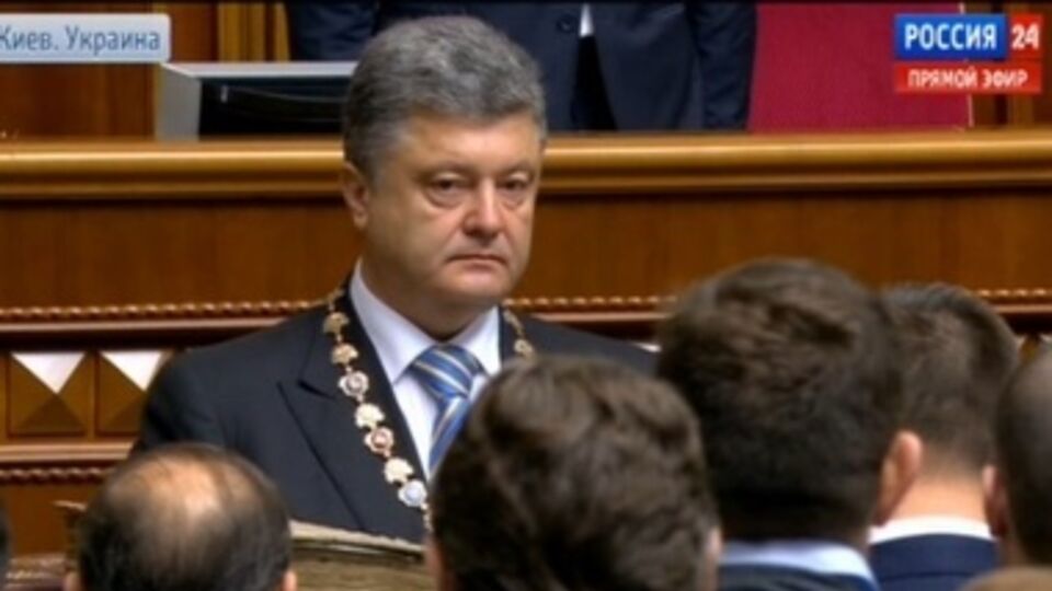 Некоторые фразы президента синхронист даже не перевел