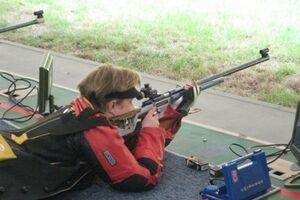 Новый рекорд установлен в стрельбе из малокалиберной винтовки с дистанции 50 метров из трех положений (с колена, лежа, стоя)
