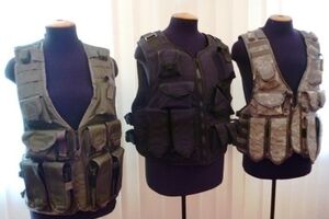 Один жилет в зависимости от вида ткани и сложности кроя стоит до 300 грн