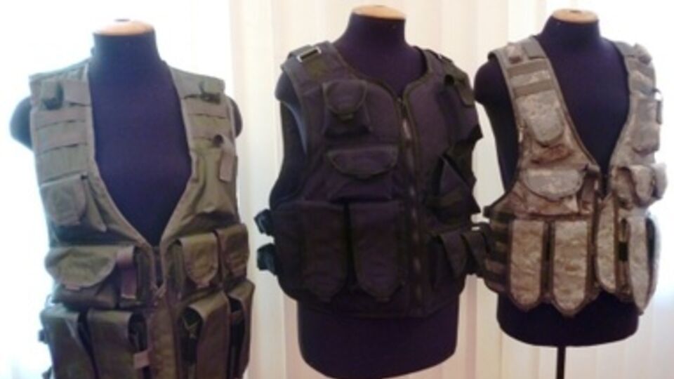 Один жилет в зависимости от вида ткани и сложности кроя стоит до 300 грн