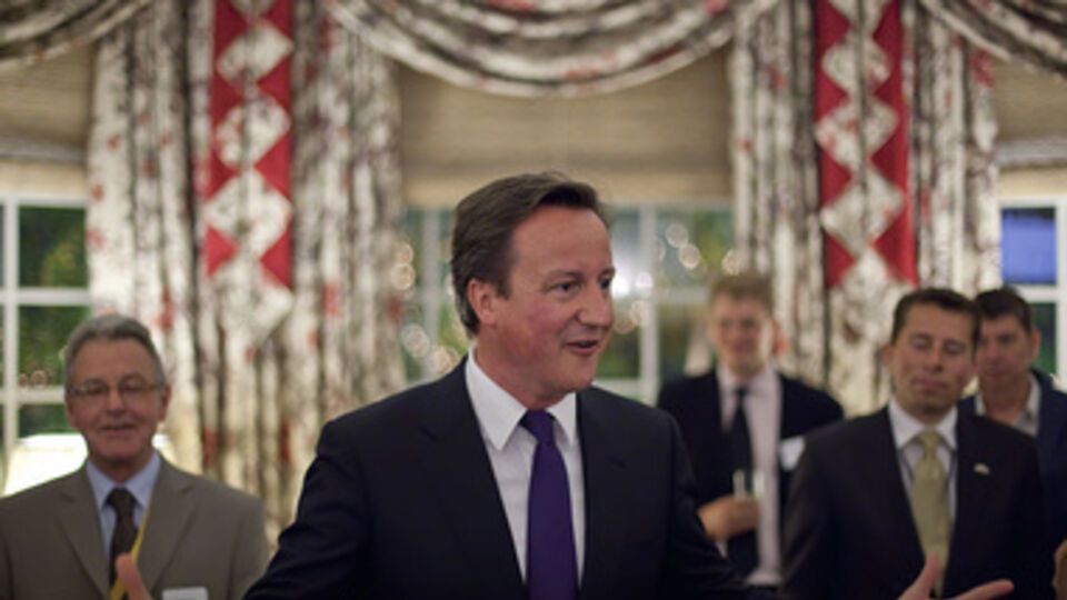 Кэмерон обвинил Россию в поставках высокотехнологичного оружия боевикам
