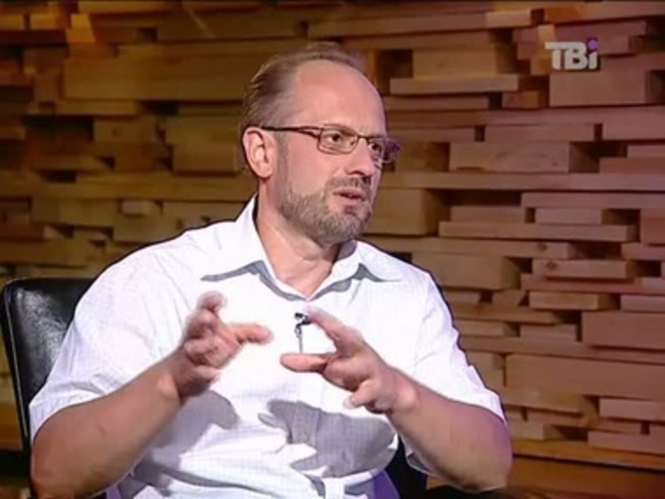 Бессмертный предложил Минобороны сосредоточиться на функции поставщика во время фактической войны на востоке Украины.