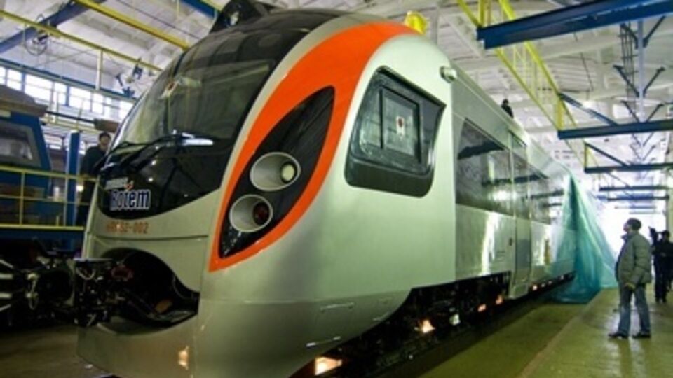Скоростной поезд намерені запустить ближе к концу лета