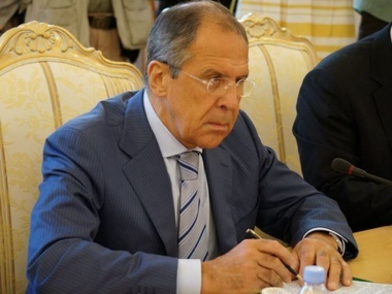 О миротворческих силах мы речи не ведем, заявил Лавров