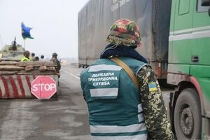Пограничники: Пара незаконно проникла в Крым