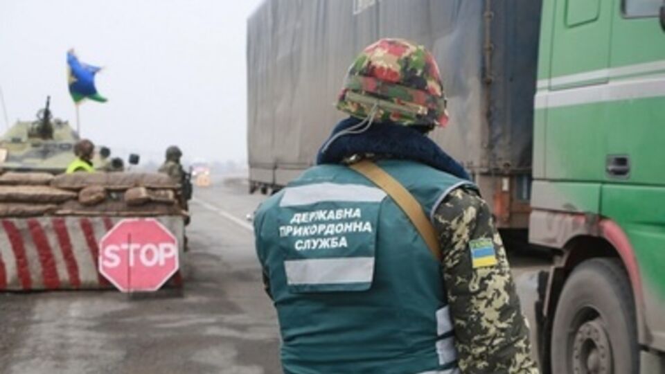 Пограничники: Пара незаконно проникла в Крым