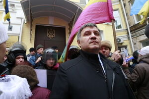 Часть колонны уничтожена украинскими силовиками, заявил Аваков