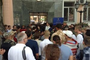 Митингующие требуют отставки председателя Госпогранслужбы Николая Литвина