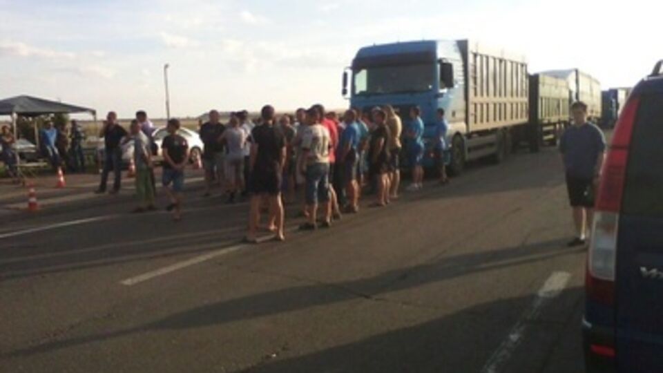 На место событий вызвали и сотрудников отдела по борьбе с экономическими преступлениями