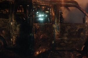 После взрыва машина почти полностью сгорела