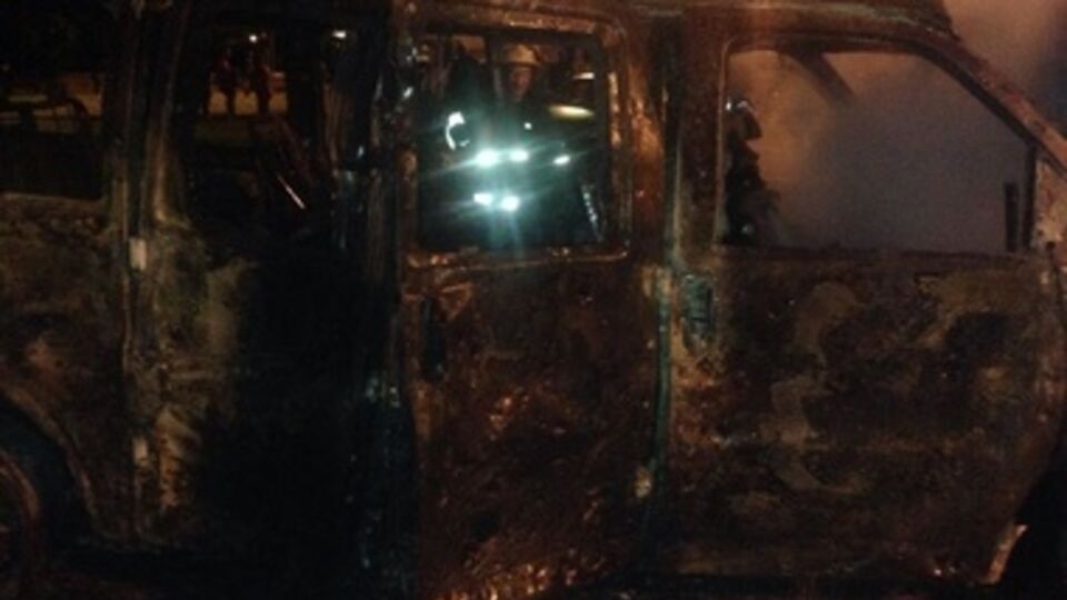 После взрыва машина почти полностью сгорела