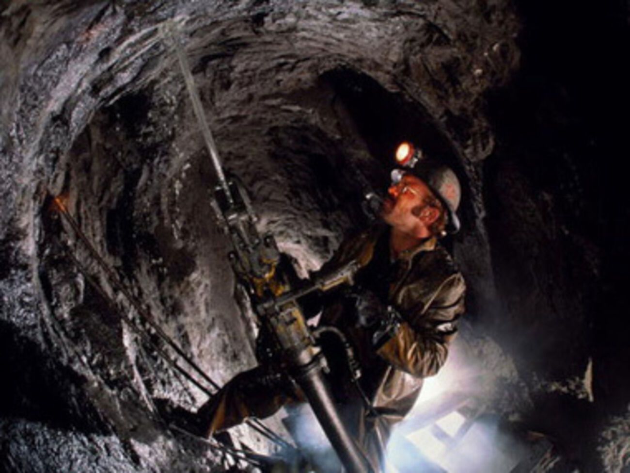 Взрыв &nbsp;произошел&nbsp;на шахте в ночь на четверг на глубине 300 метров