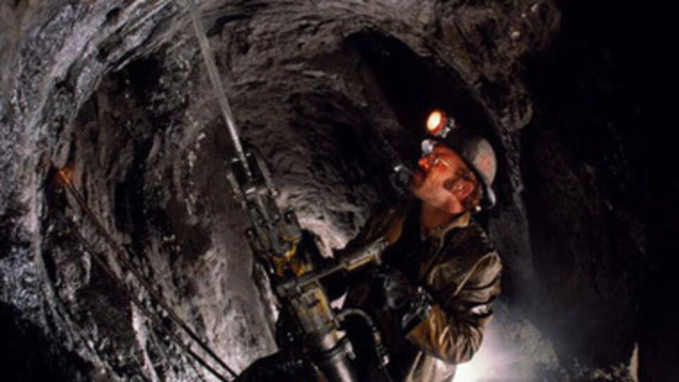 Взрыв произошел на шахте в ночь на четверг на глубине 300 метров