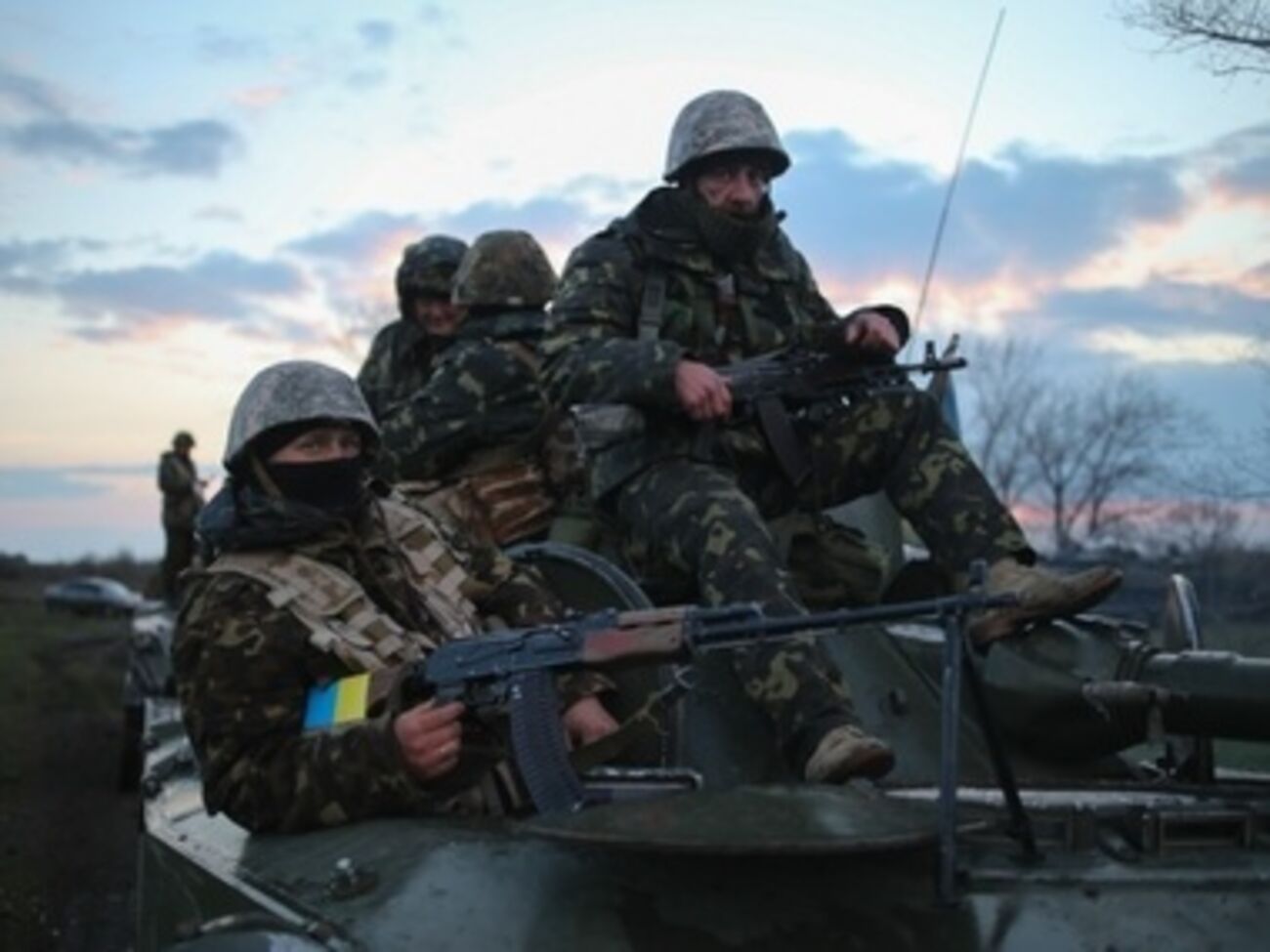 Моральный дух украинских военных – на высоте, заявил источник в штабе АТО
