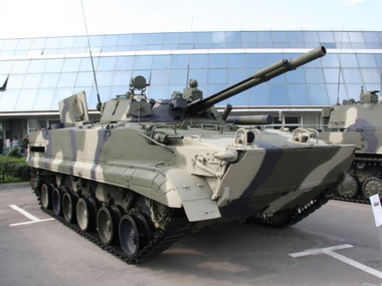 Россия заявляет, что украинская БМП незаконно пересекла границу