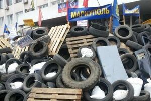 К разбору баррикад присоединились местные жители