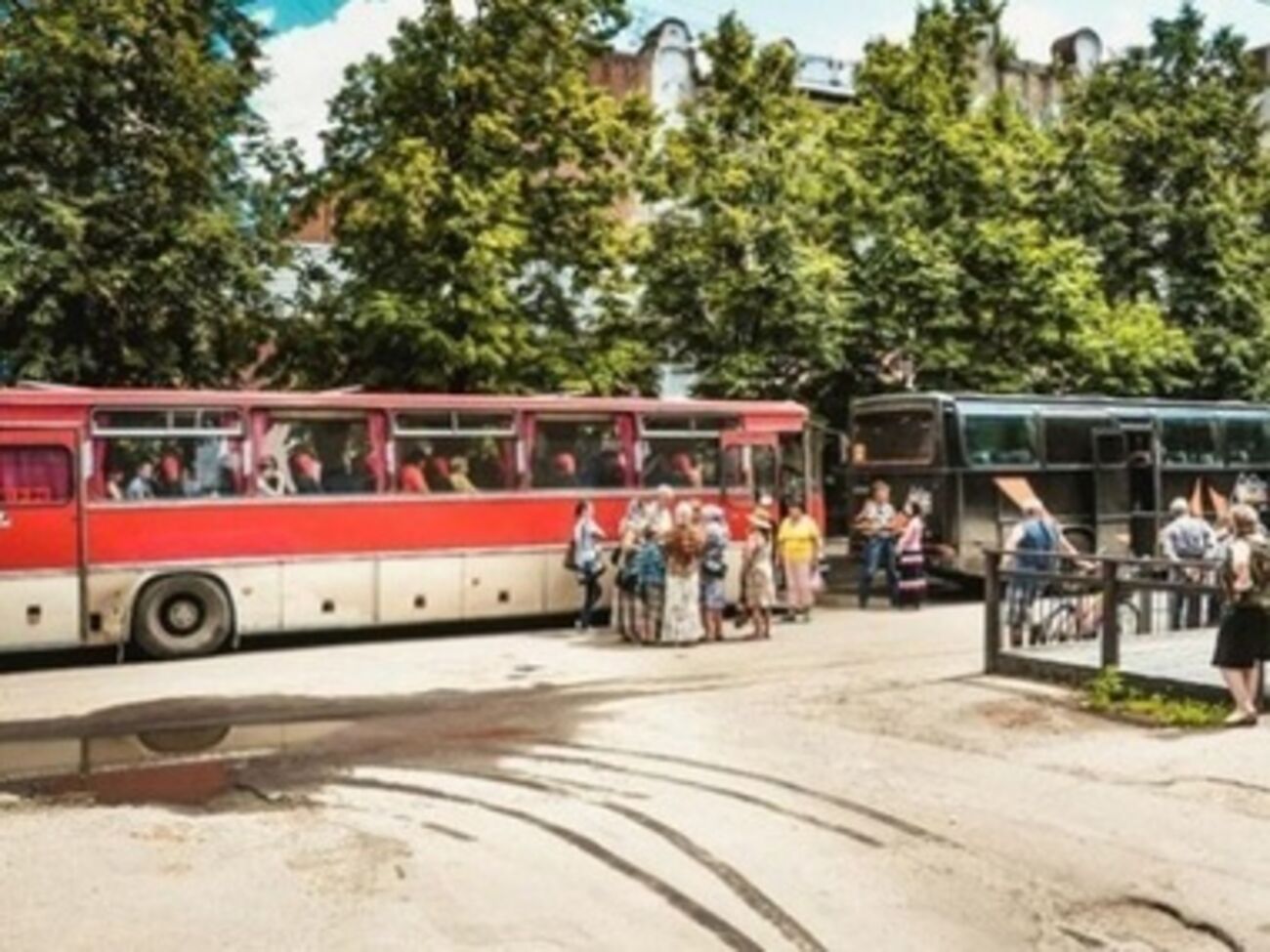 Из России в Украину автобус с воспитанниками дома ребенка сопровождал генеральный консул Украины в Ростове-на-Дону