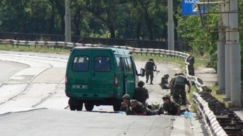 Из-за происшествия в Мариуполе частично перекрыто движение