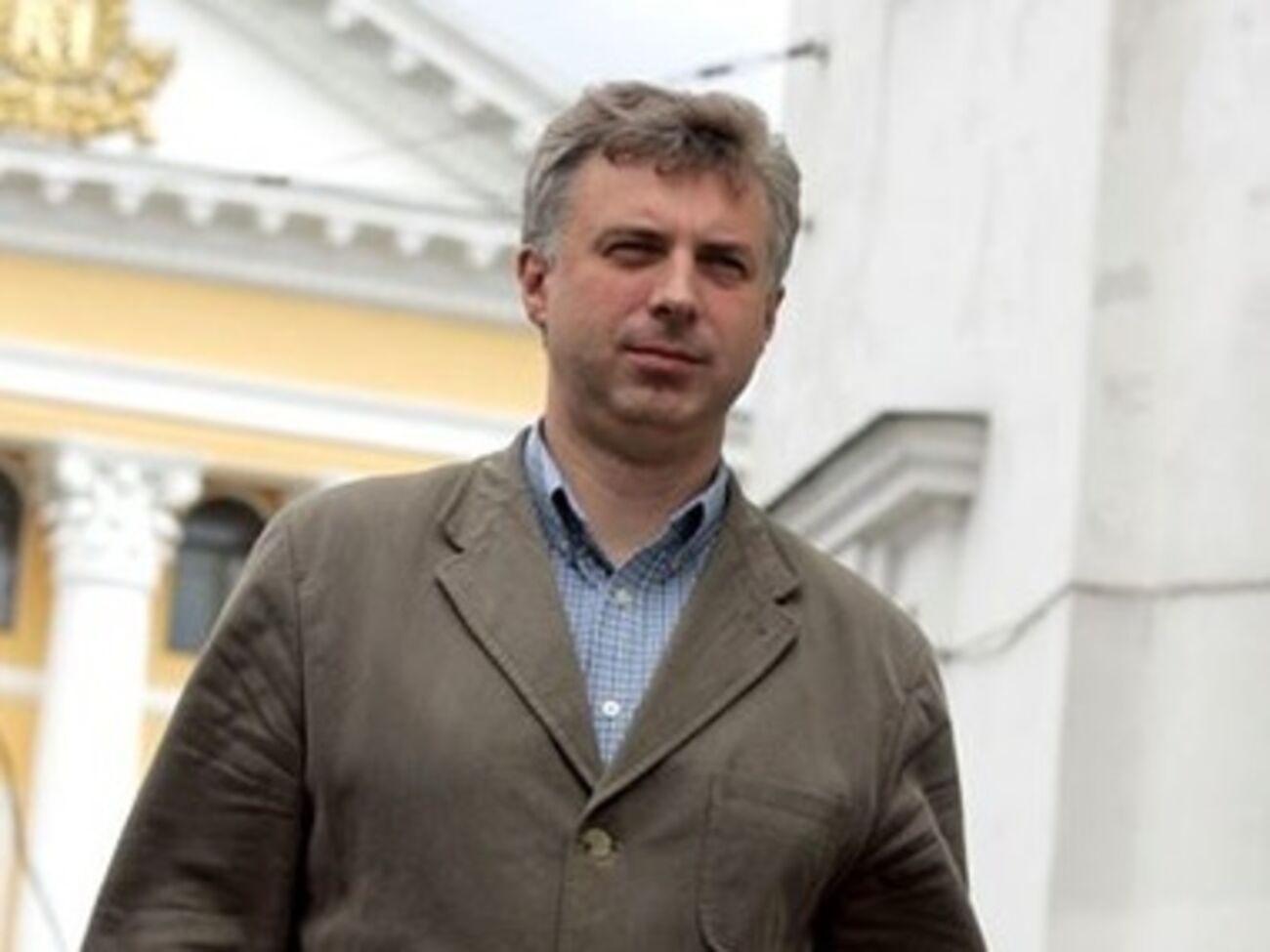 Всего в Украине действует около 800 учебных заведений