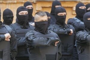 Бойцы батальона "Азов" участвуют в АТО в Мариуполе