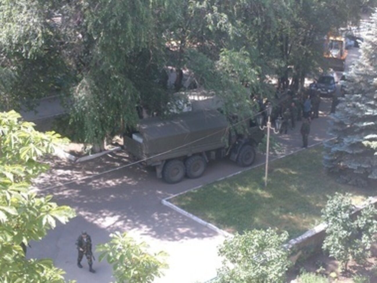 Террористы заняли общежития Восточноукраинского университета