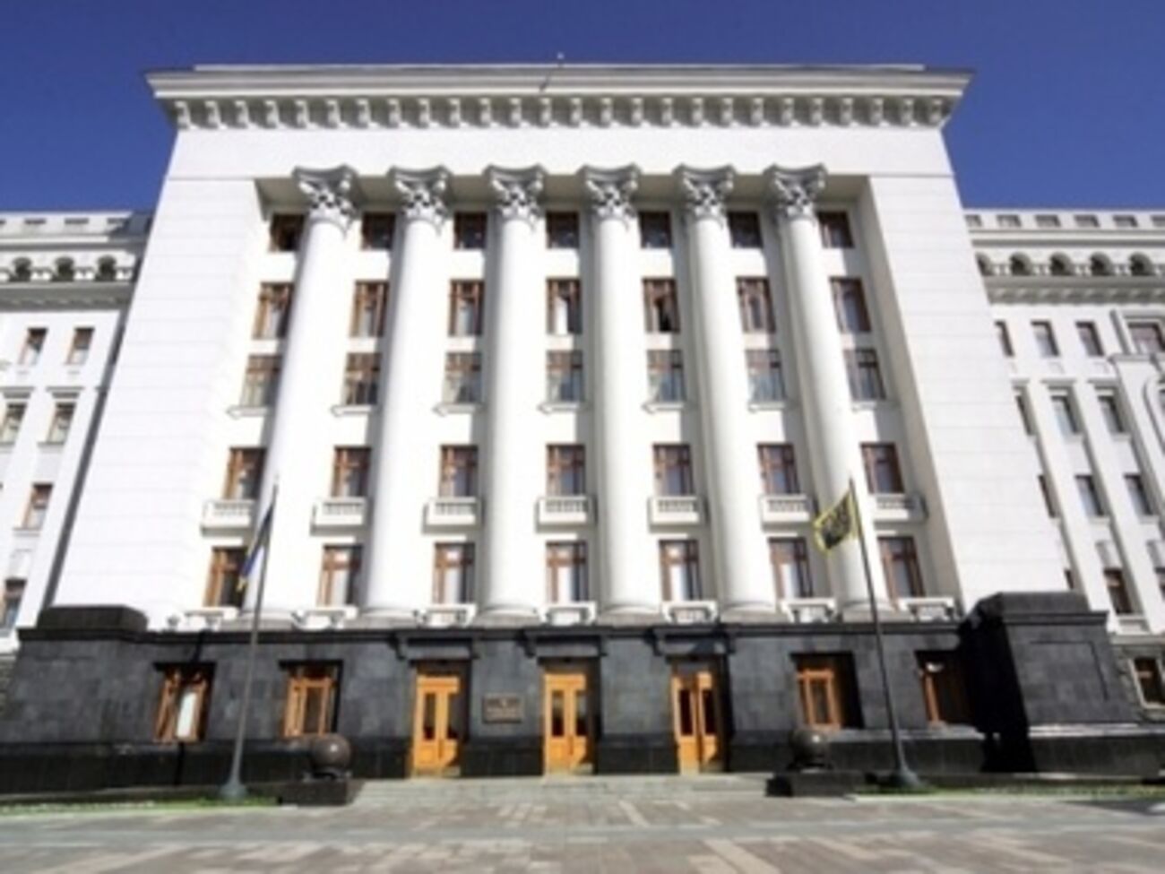 Охрана Порошенко нашла взрывчатку на Банковой