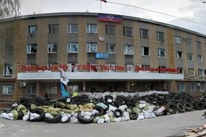 "Бес" приказал приковать наручниками военнопленных на крышах захваченных зданий